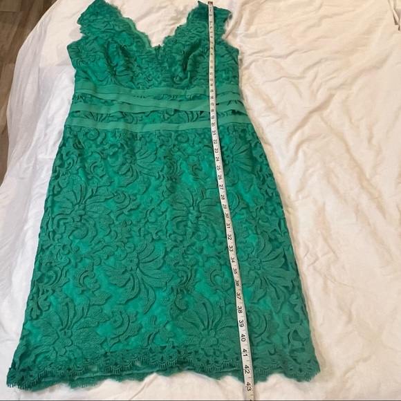 Tadashi Shoji Emerald Green V Neck Lace Sheath Dress size 16 - Picture 11 of 16